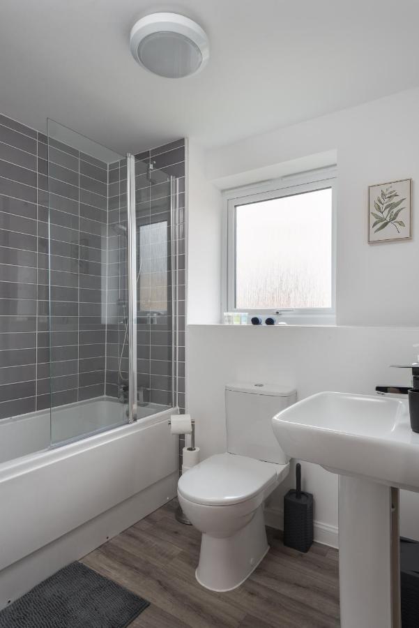 Two Bedroom Apartment - Milton Keynes By Aryas Properties Broughton  ภายนอก รูปภาพ