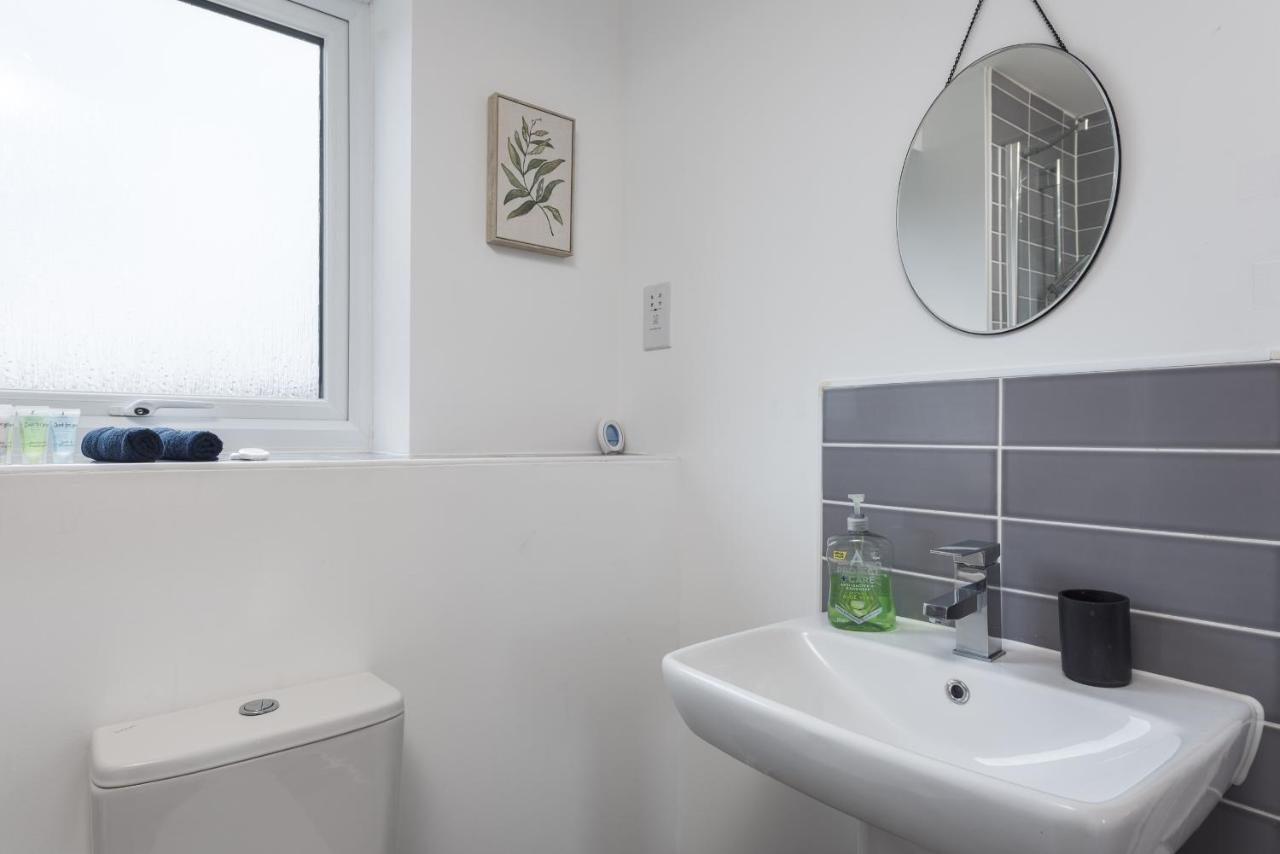 Two Bedroom Apartment - Milton Keynes By Aryas Properties Broughton  ภายนอก รูปภาพ