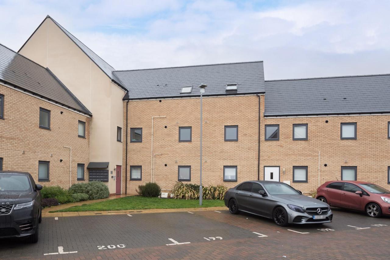 Two Bedroom Apartment - Milton Keynes By Aryas Properties Broughton  ภายนอก รูปภาพ